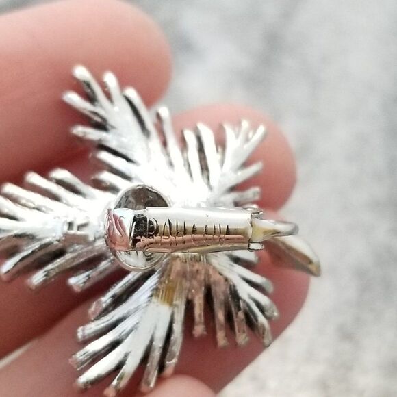 Vintage Sarah Coventry Silver Tone Leaf Shaped Clip On Earrings, Estate - Picture 3 of 5